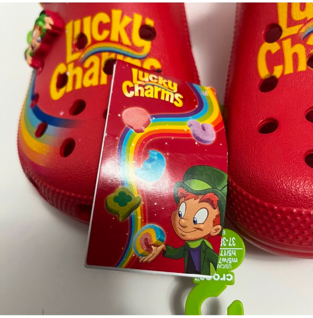 Crocs Unisex-Adult women size 7 & men size 5 Classic Lucky Charm in Women's - Shoes in St. Catharines - Image 4