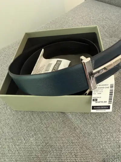 Tom Ford men’s blue belt (86 cm) bought from Harry Rosen last year. I never used it and never took i...