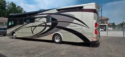 Length( ft /m) 40.42 / 12.3, Engine Brand Name : Cummins, Chassis Brand: Freightliner, Cylinders: 6,...