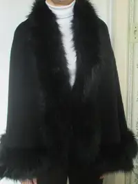 Women’s Faux Fur Trim Black Cape Size Medium