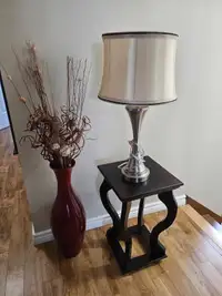 Table et lampe