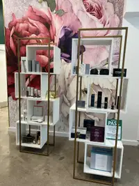 Set of 2 Bookshelves / Retail