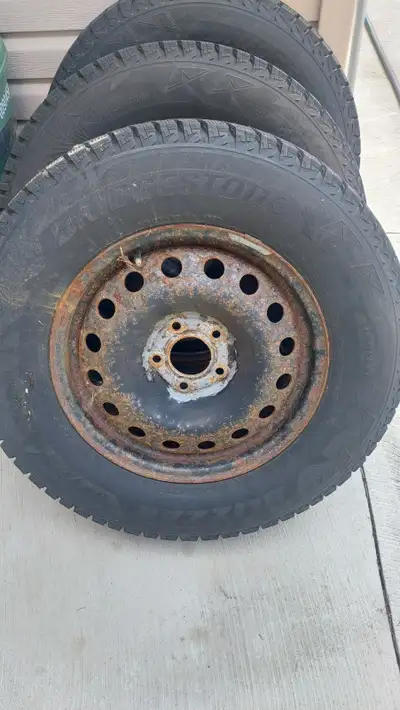 225/70 R16 I bought these used last year but they are not the correct size. I have no idea what vehi...