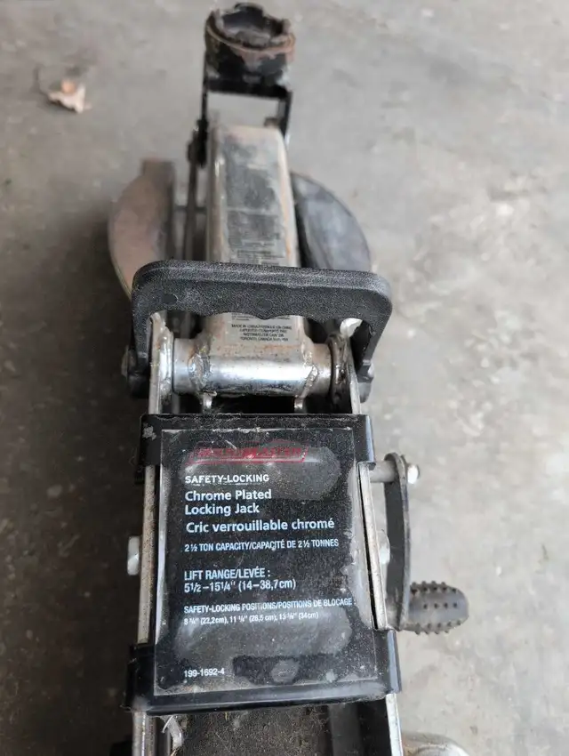 MotoMaster Floor Jack427063859028971522