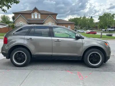 A 2013 Ford Edge SEL. 184,500km. 6 cylinders. A fantastic SUV with plenty of space. Very reliable ca...