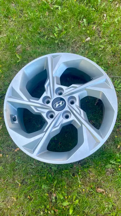 Jantes de marque Hyundai - Jantes largeur 18 po. /profondeur 8 po. Prix demandé - référer par le con...
