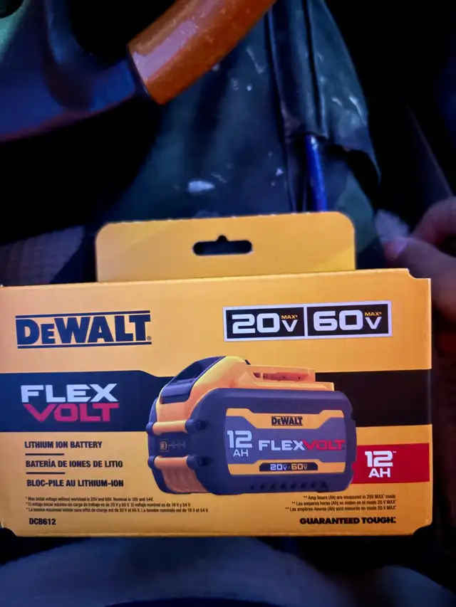 DeWalt Dcb612 Battery in Power Tools in Markham / York Region - Image 2