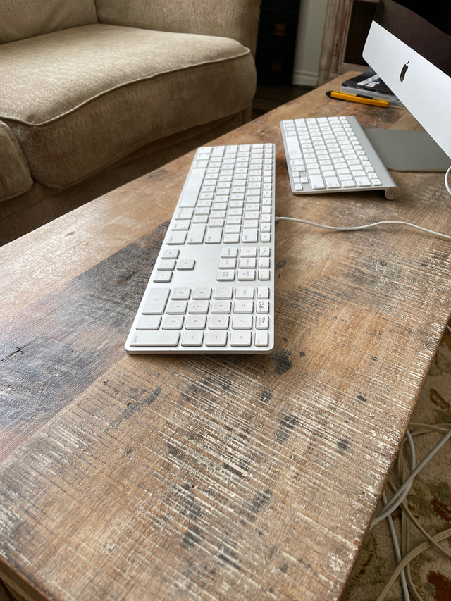 iMac, apple Magic Keyboard, & extended keyboard in Desktop Computers in Edmonton - Image 3