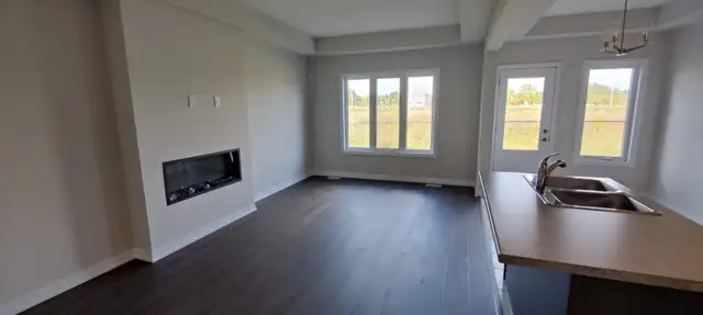 2 Bed 1 Bath - Townhouse in Room Rentals & Roommates in St. Catharines - Image 5