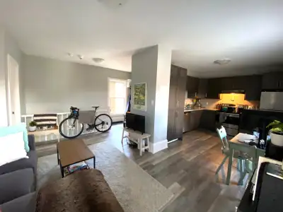 2 bedroom 1 bath - Bright, Clean, second floor apartment.