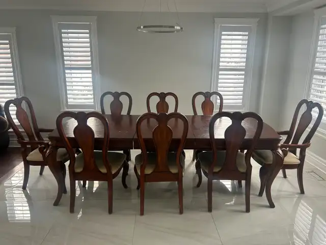 Table to give away - FREe table à dîner à donner - GRATUIT in Dining Tables & Sets in Laval / North Shore - Image 2