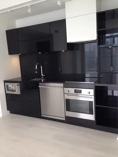 Stunning Condo in the middle of the Entertainment District. Best layout in the building HUGE (290 sq...