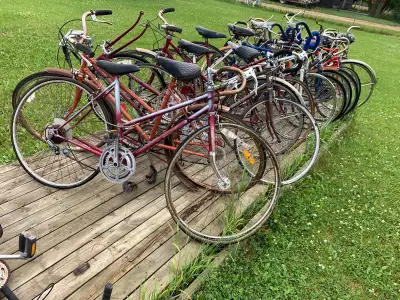 14 VINTAGE ROAD/RACER BIKES. Cleaning up the yard. Ideal for restoration, parts, yard/art decor. Tak...
