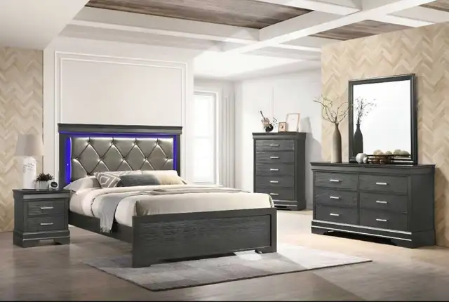 bedrom set in Dressers & Wardrobes in City of Montréal - Image 5