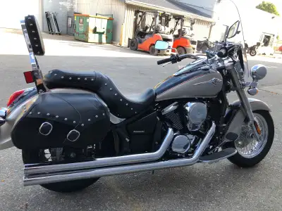 2013 Kawasaki Vulcan 900 - low mileage. One owner. Video taken May 09, 2025. Started on first attemp...