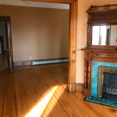 Large 3 Bedroom Apartment on Douglas Avenue