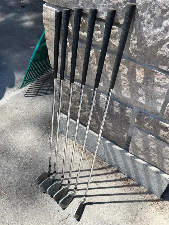 Junior Striker Golf Iron Set in Golf in Peterborough - Image 4