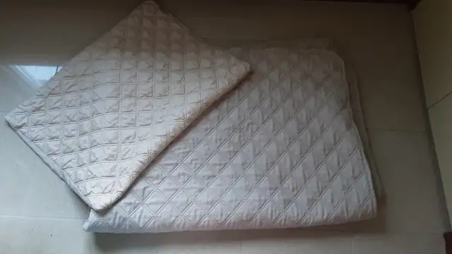 Couvre lit et couvre oreiller in Bedding in Thetford Mines - Image 2