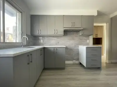 Appartement 4 1/2 lumineux dans Parc-extension. 2 chambres à coucher et 1 salle de bain. 2 balcons....