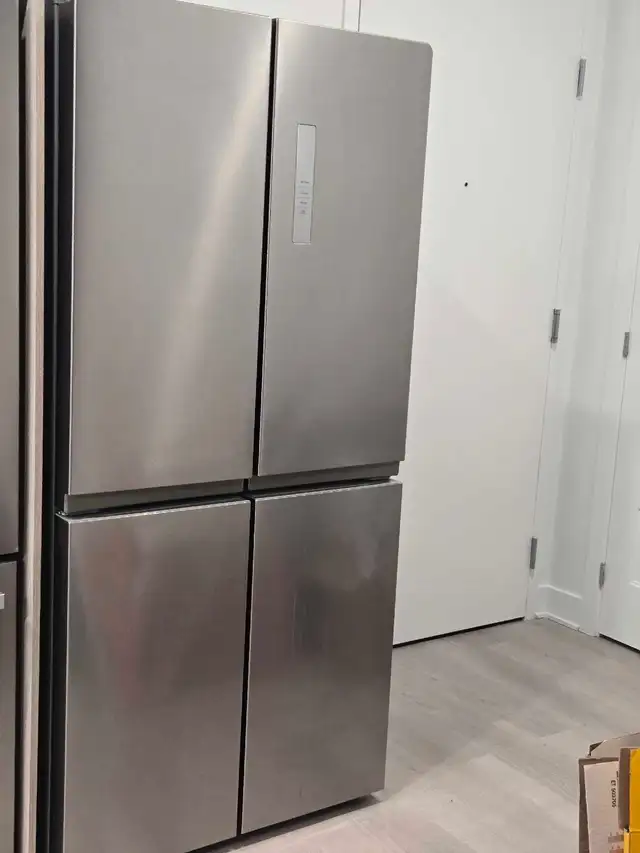 Réfrigérateur Frigidaire in Refrigerators in Laval / North Shore - Image 2