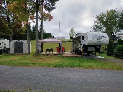 Roulotte Fifth wheel à vendre Puma 255 RKS 2021 28' Excellente condition, Très propre, non fumeur In...