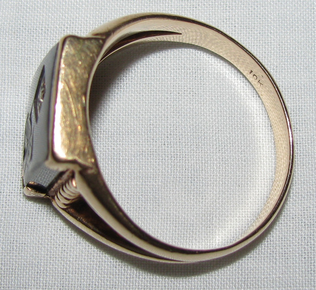 Mens 10K Yellow & White Gold Carved Hematite Intaglio Ring 12.5 in Jewellery & Watches in Saint John - Image 4