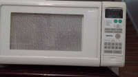 Daewoo microwave oven (1.2 cubic foot) in mint shape