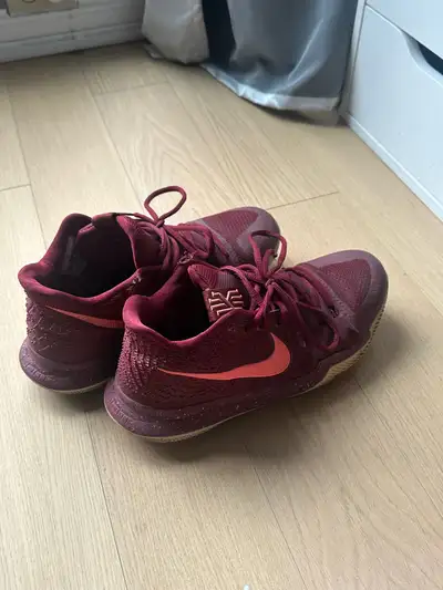 Nike Kyrie 3 Size 9.5, View more