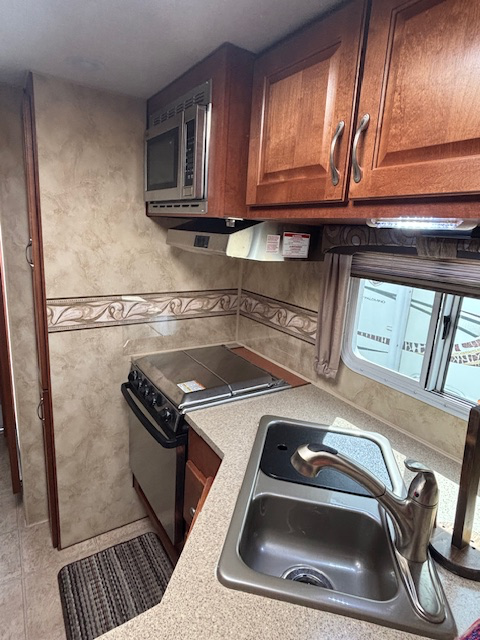 2015 Northwood Arctic Fox 811 Truck Camper in Travel Trailers & Campers in Lloydminster - Image 16