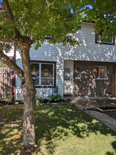 $2400 Inc. Manitou area 3 bed townhouse, newly renovated.