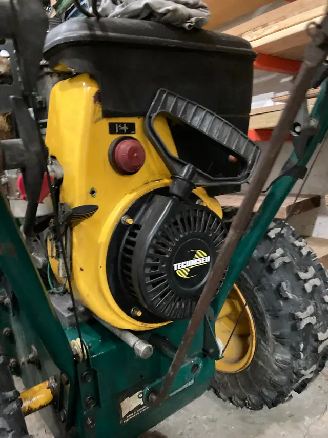 Snow MTD /Yardman  30 "- 11 HP. Electric Start in Snowblowers in City of Montréal - Image 6