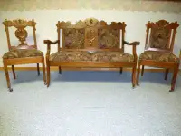 ANTIQUE EASTLAKE VICTORIAN SETTEE & TWO SIDE CHAIRS