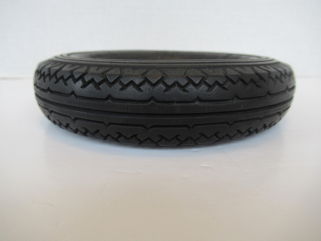 Two Vintage Tire Ashtrays Tires Only  No Glass Inserts in Arts & Collectibles in Sudbury - Image 4