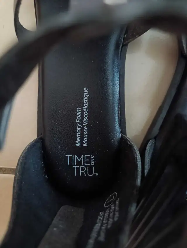 Women Sandals in Women's - Shoes in Mississauga / Peel Region - Image 4