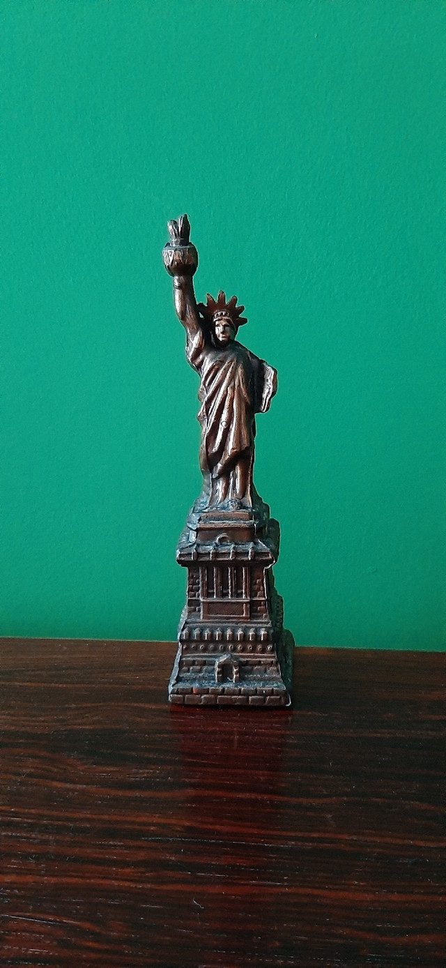 Vintage Statue of Liberty copper statue dans Art et objets de collection  à Ville de Montréal