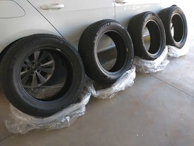 Winter Tires - Michelin X-ICE 235/60R18 in Tires & Rims in Kitchener / Waterloo - Image 2
