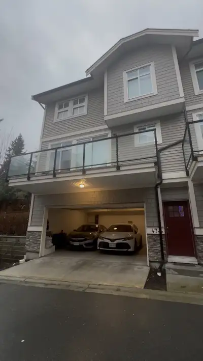 Beautiful 3-Storey Corner Townhouse for Rent – Surrey (Bridgeview / Whalley Area) Hi everyone! We ar...
