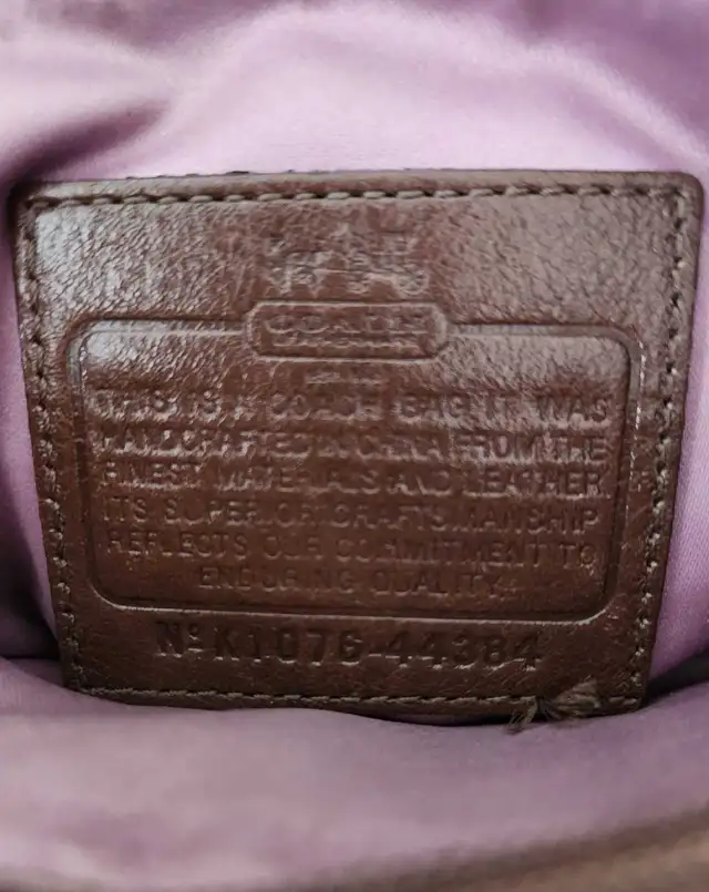 Vintage Coach Leather Crossbody  in Women's - Bags & Wallets in Oakville / Halton Region - Image 6