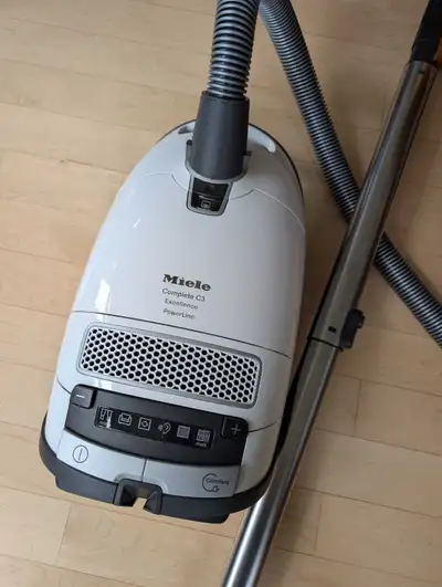 Selling a Miele Complete C3 Excellence PowerLine vacuum cleaner. Purchased in 2025, and only used a...