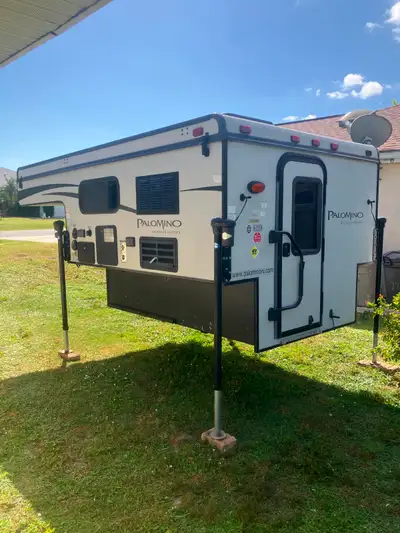 2015 Palomino backpack SS 1200 pop-up truck camper for sale with air Conditioning, stove, 3 way frid...