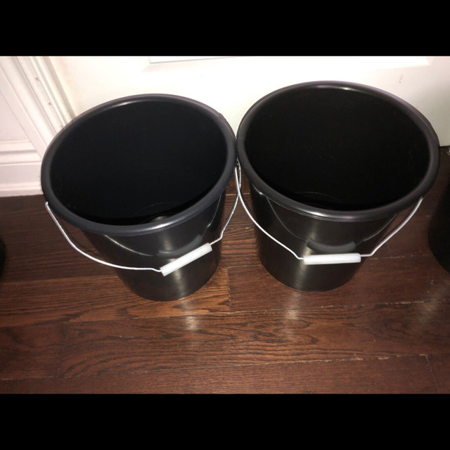4 Small Plastic Buckets w/handle Dia:10.5” H: 10.5” $12 in Other in Markham / York Region - Image 2