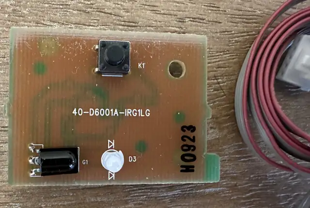 Parts for TV TCL Roku 50S425-CA in Video & TV Accessories in City of Toronto - Image 8