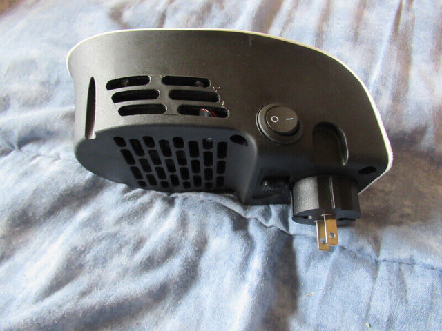 Small Portable Indoor Heaters in Heaters, Humidifiers & Dehumidifiers in Oshawa / Durham Region - Image 3