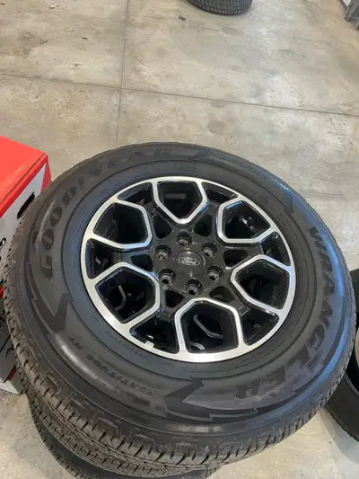 New take off alloy 275/65/18 rims and tires with monitors Fits 2004 to current ford f150 2000OBO LOC...