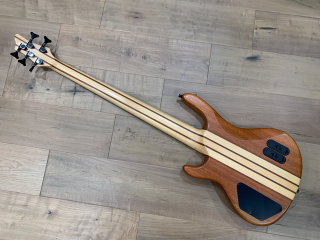Wolf 35" Scale 5 String Bass Guitar in Guitars in Kawartha Lakes - Image 4