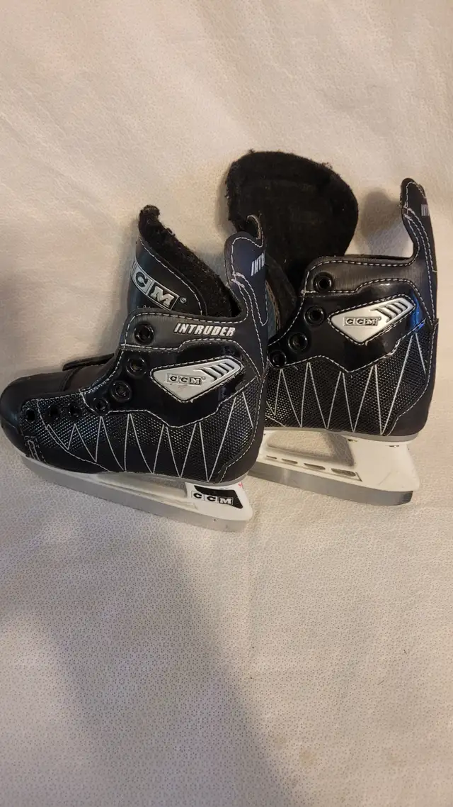 Youth Hockey Skates in Hockey in City of Toronto - Image 5