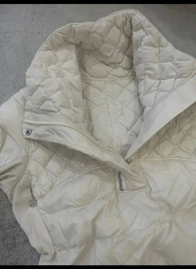 lululemon down jacket in Women's - Tops & Outerwear in City of Montréal - Image 3