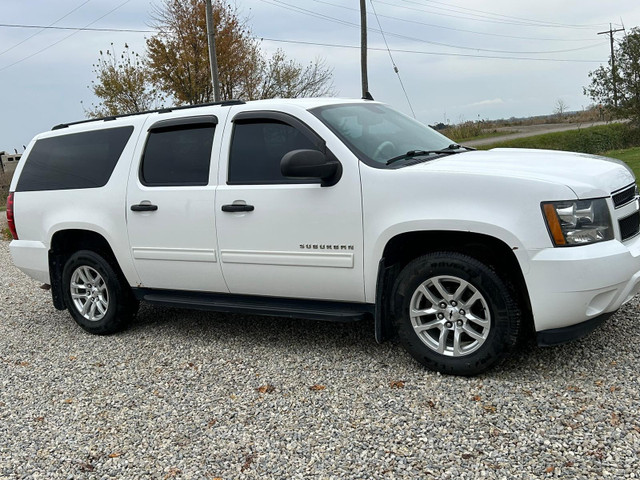  Chevrolet suburban  in Cars & Trucks in Chatham-Kent - Image 3