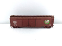 HO Train Athearn CNR 50' Double Door Box Car #570087