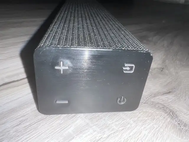 Samsung HW-K430 2.1 Soundbar w/ Subwoofer & Remote in Stereo Systems & Home Theatre in Mississauga / Peel Region - Image 5